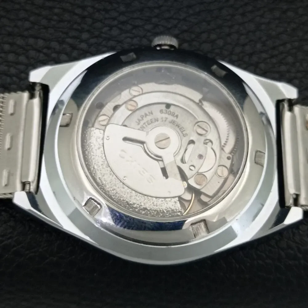Vintage 1971 Seiko Automatic Mens Silver Watch W/daydate & Silver accents